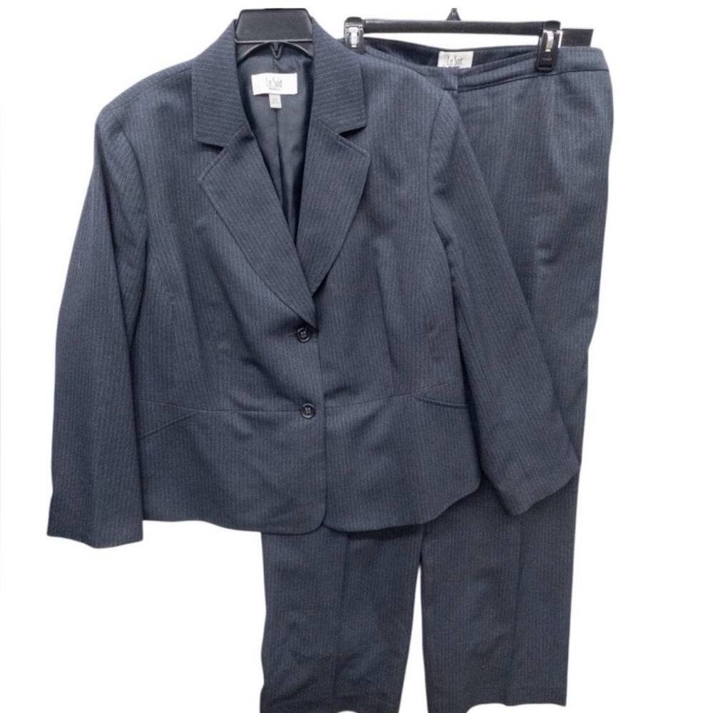 Le Suit Pantsuit Women's Size 22W Wide Leg Gray Pinstripe Fully Lined